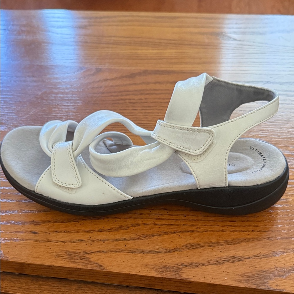 Clarks White Leather Twist-Strap Slingback Sandals - Picture 4 of 4